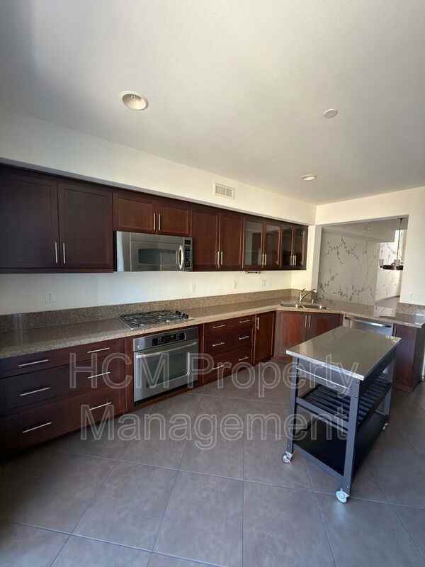595 Rockefeller - Photo 7 of 32