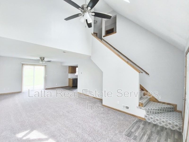 1834 Kingbird Ln - Photo 3 of 13