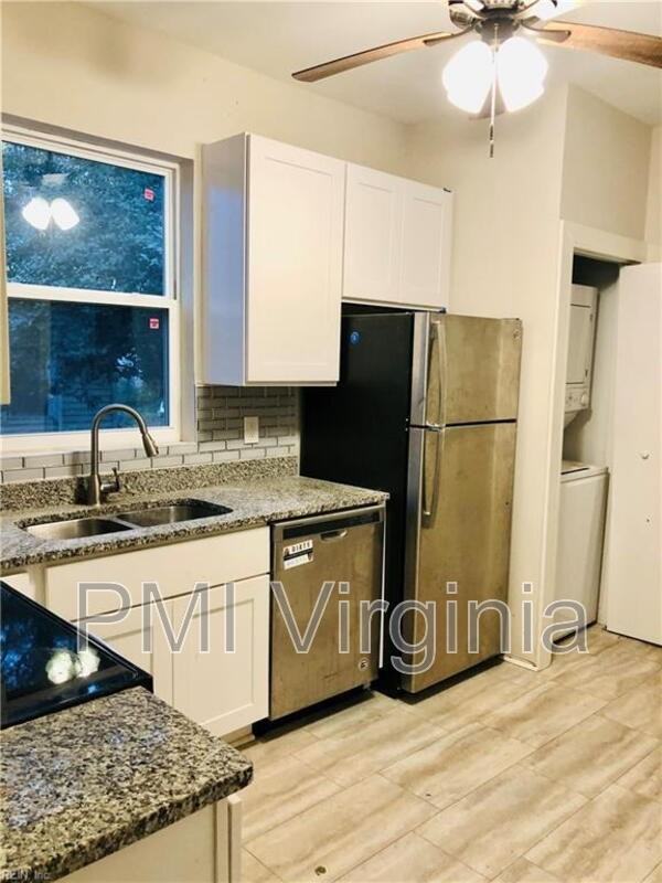 818 W 42nd St - Photo 2 of 4
