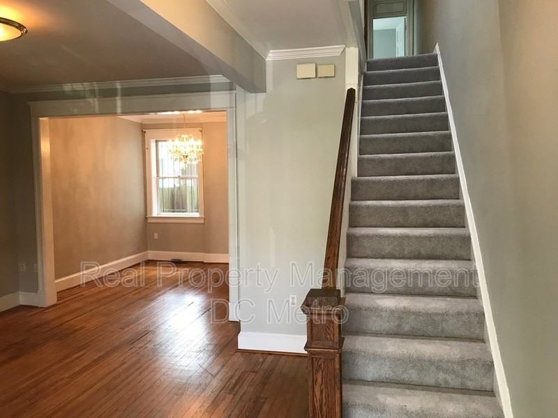 309 9th St Ne - Photo 3 of 24