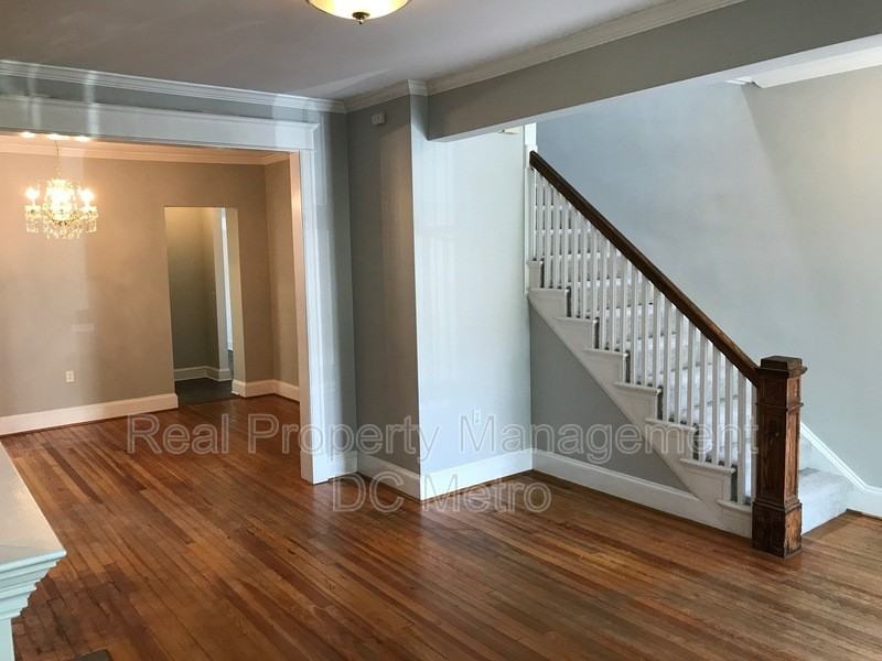 309 9th St Ne - Photo 4 of 24