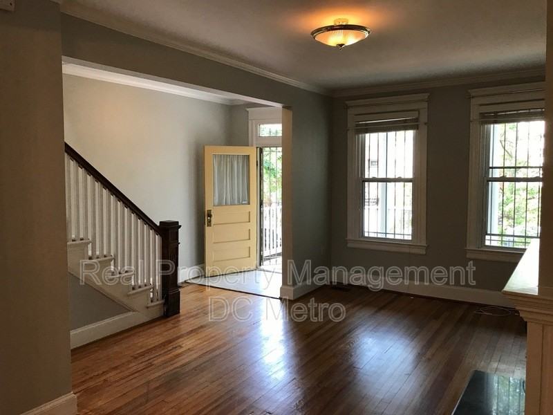 309 9th St Ne - Photo 5 of 24