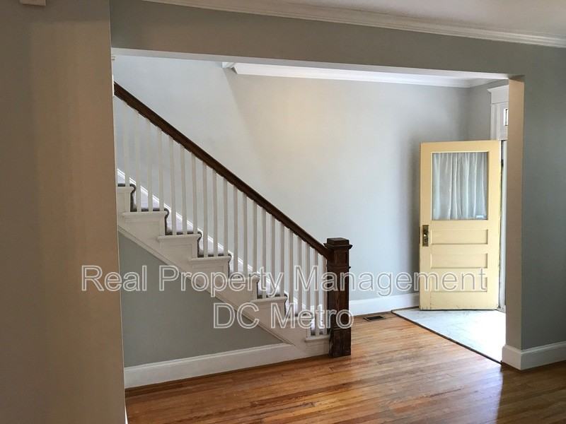 309 9th St Ne - Photo 6 of 24