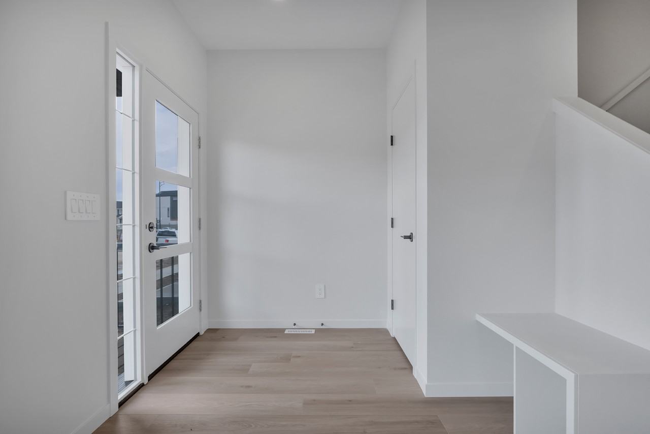 8136 227 St Nw - Photo 4 of 37