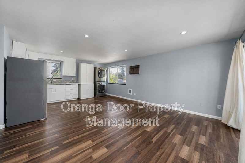 1613 Wheeler St S - Photo 3 of 33