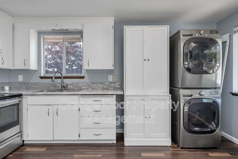 1613 Wheeler St S - Photo 4 of 33