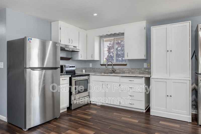 1613 Wheeler St S - Photo 7 of 33