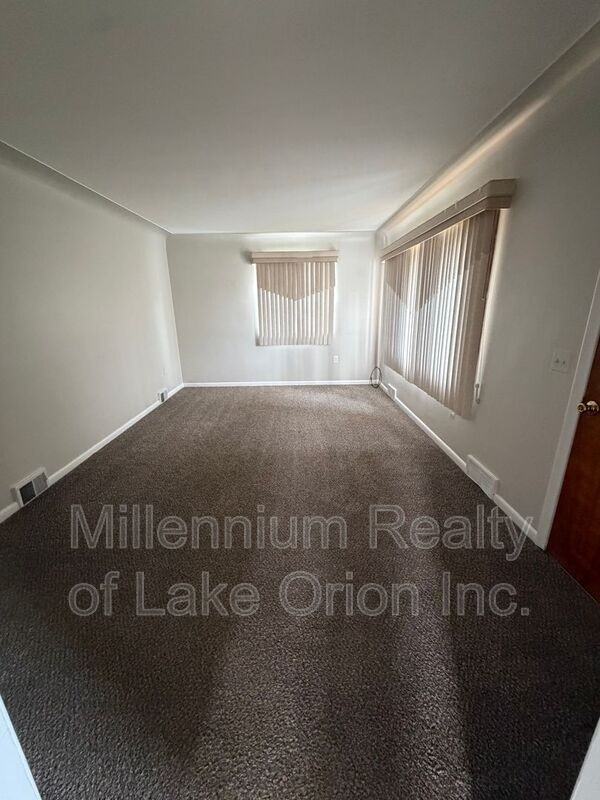 34019 Garfield Rd - Photo 2 of 15