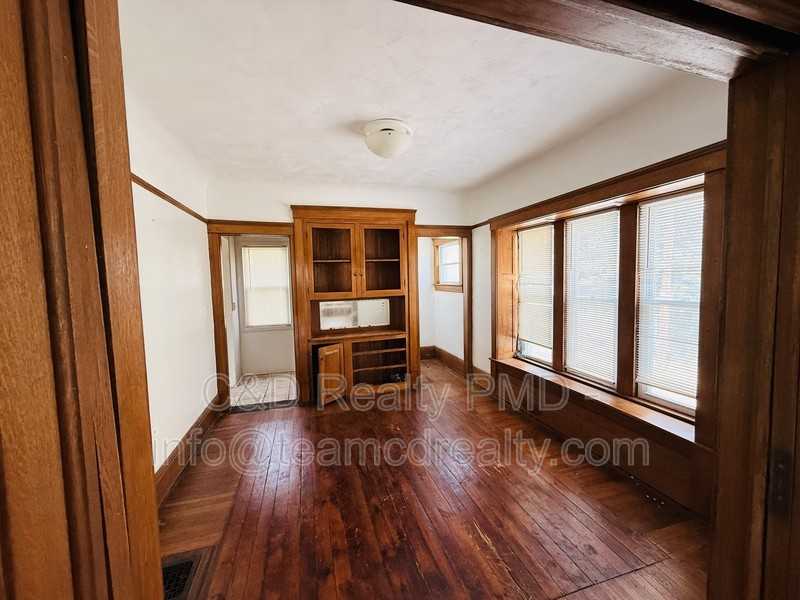 10749 Hull Ave - Photo 3 of 11
