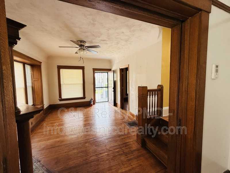 10749 Hull Ave - Photo 5 of 11