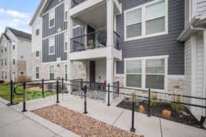 featured image of 952 W Big Ben Ln #G101
