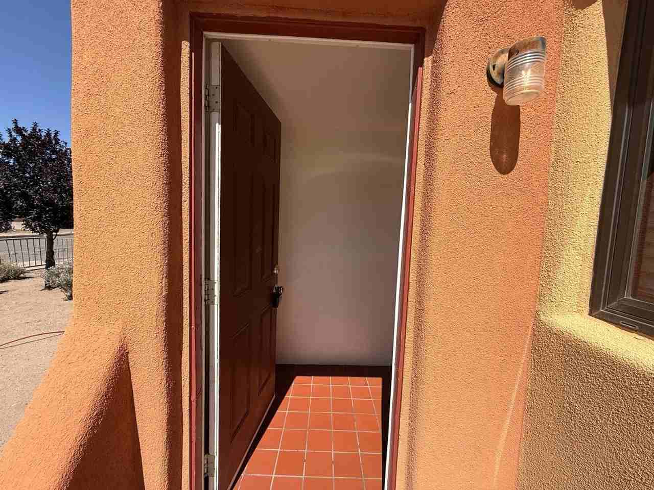 2409 Iris Rd Nw - Photo 3 of 18
