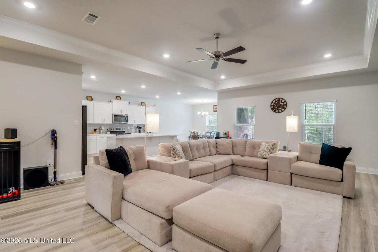 4937 Fern Dr - Photo 5 of 30