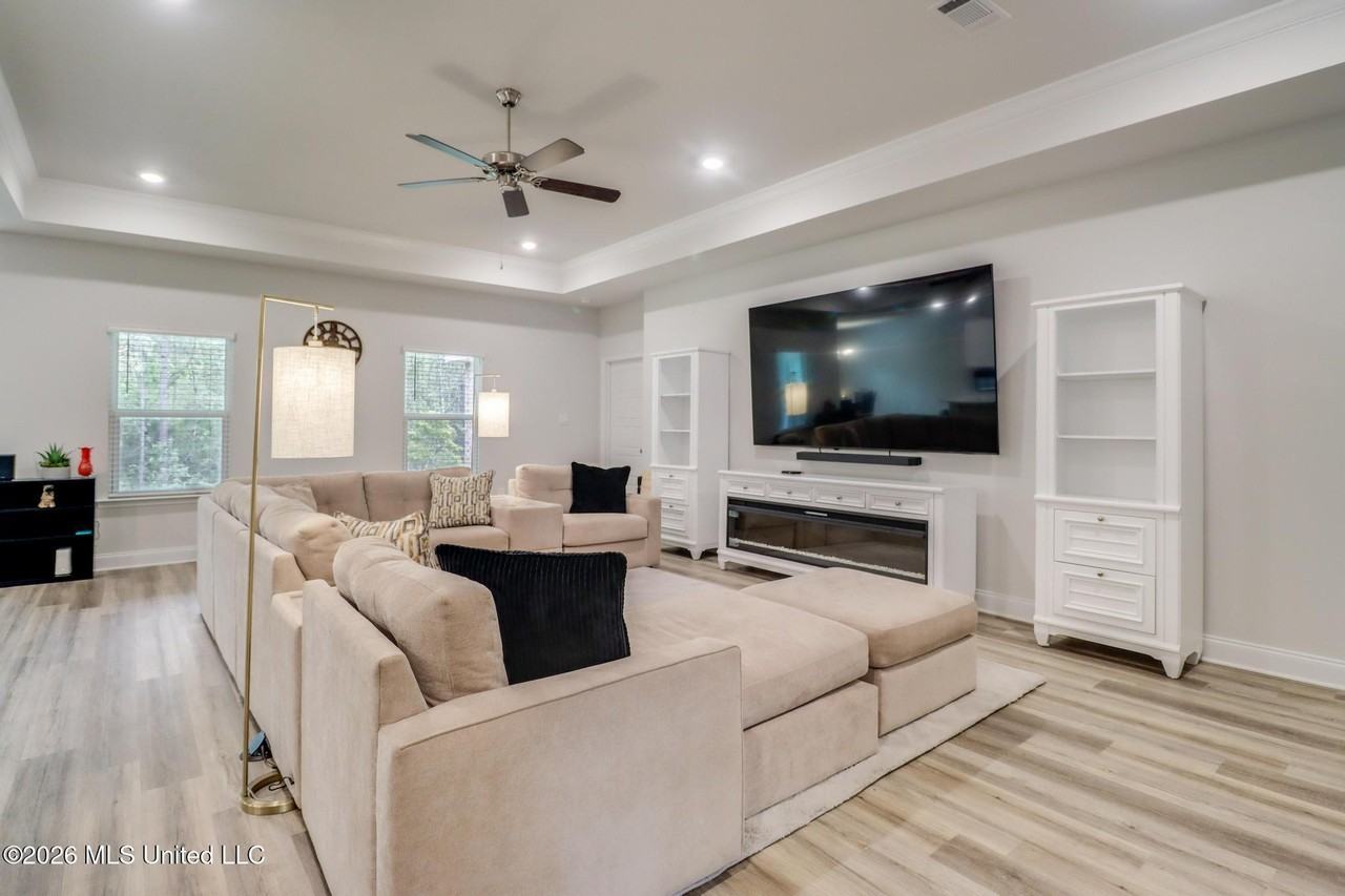 4937 Fern Dr - Photo 6 of 30