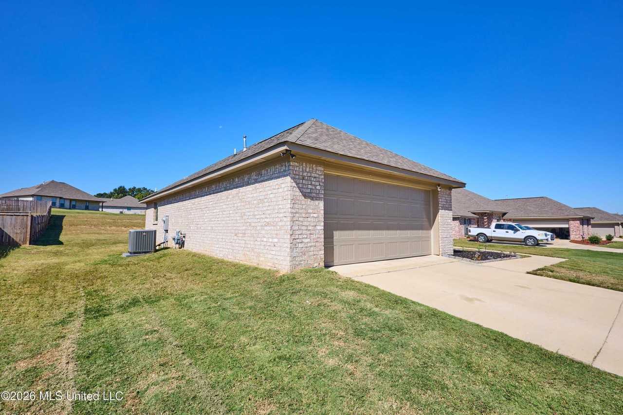 115 Rotherfield Pl - Photo 2 of 16