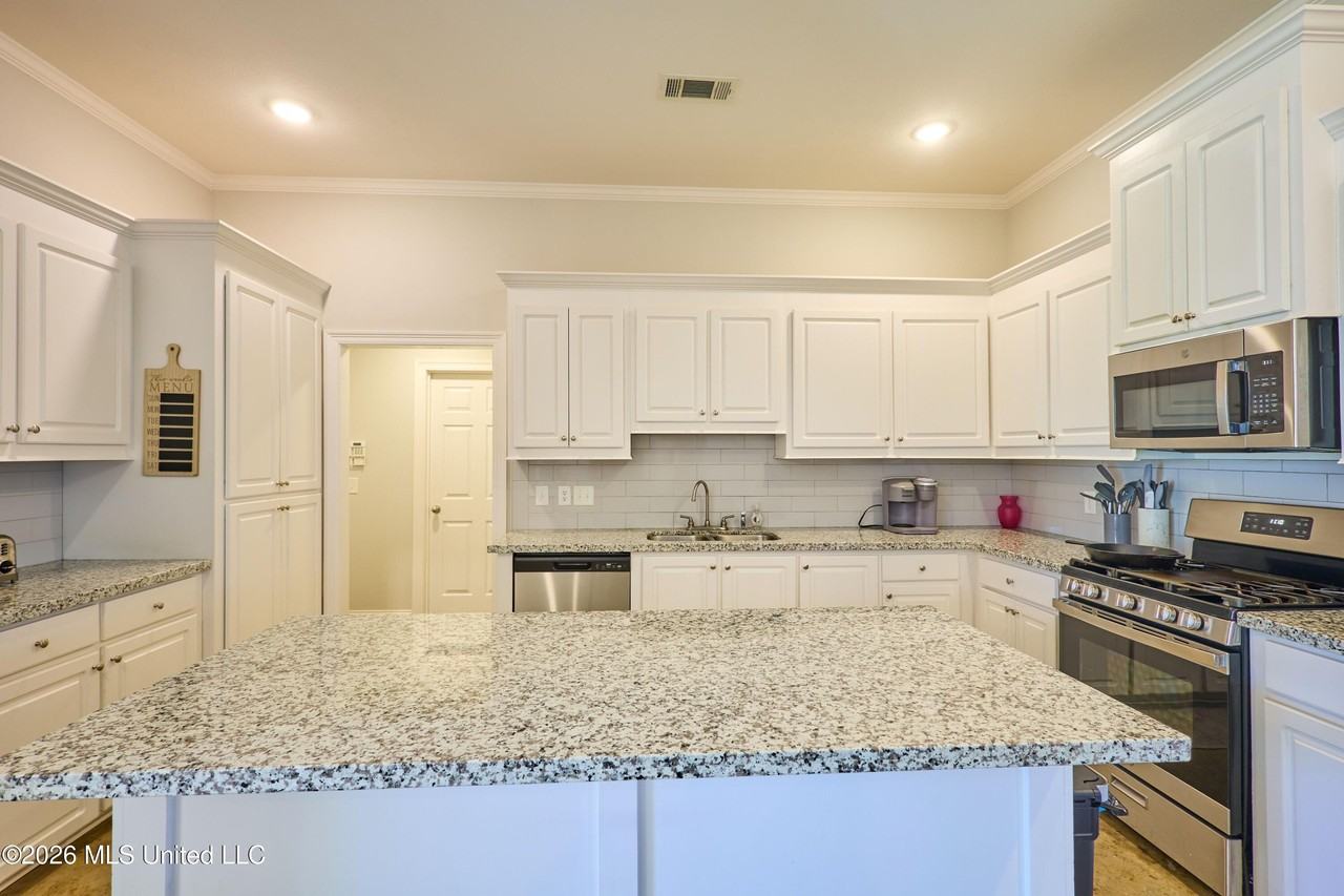 115 Rotherfield Pl - Photo 7 of 16
