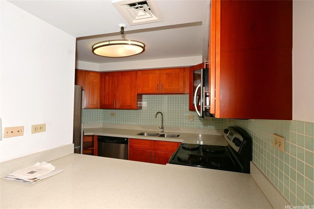 2499 Kapiolani Blvd #2201 - Photo 6 of 24