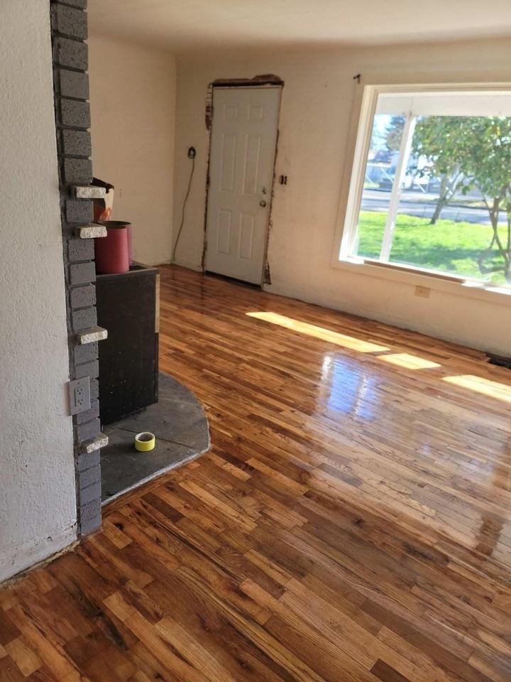 985 Bever Dr Ne - Photo 3 of 17