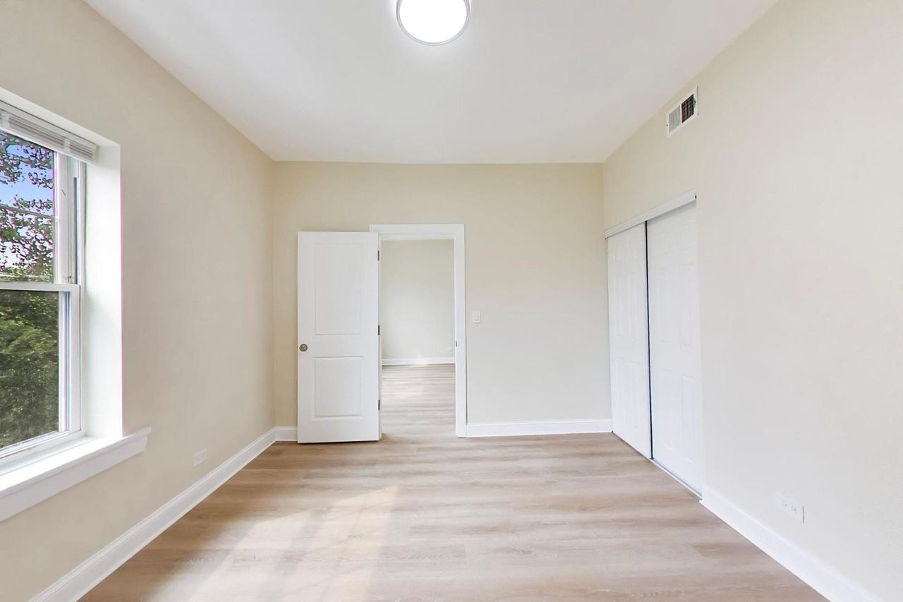 2235 N Kedzie Blvd #3 - Photo 4 of 27