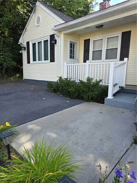 15 Royal Ave - Photo 3 of 14