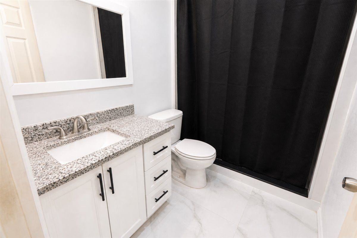 2402 East Doctor Martin Luther King Junior Boulevard, unit 4 - Photo 3 of 14