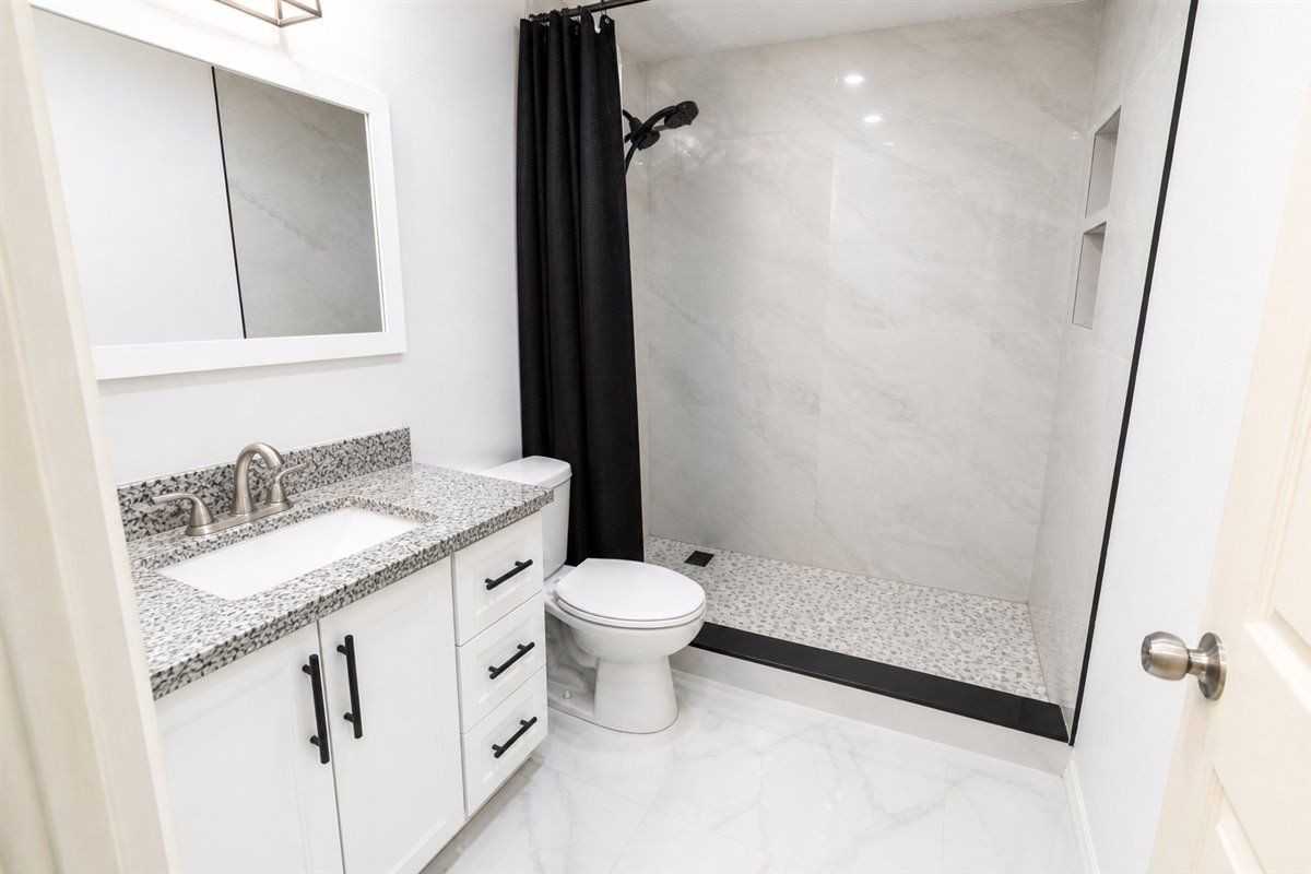 2402 East Doctor Martin Luther King Junior Boulevard, unit 4 - Photo 4 of 14