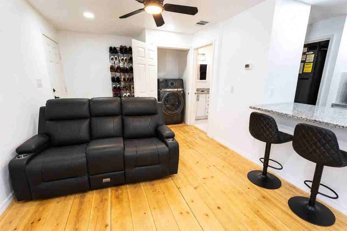 2402 East Doctor Martin Luther King Junior Boulevard, unit 4 - Photo 5 of 14