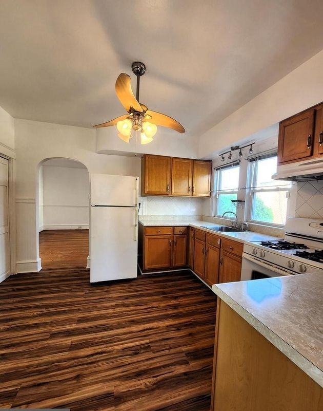 993 W Park Ave ##2 - Photo 3 of 11