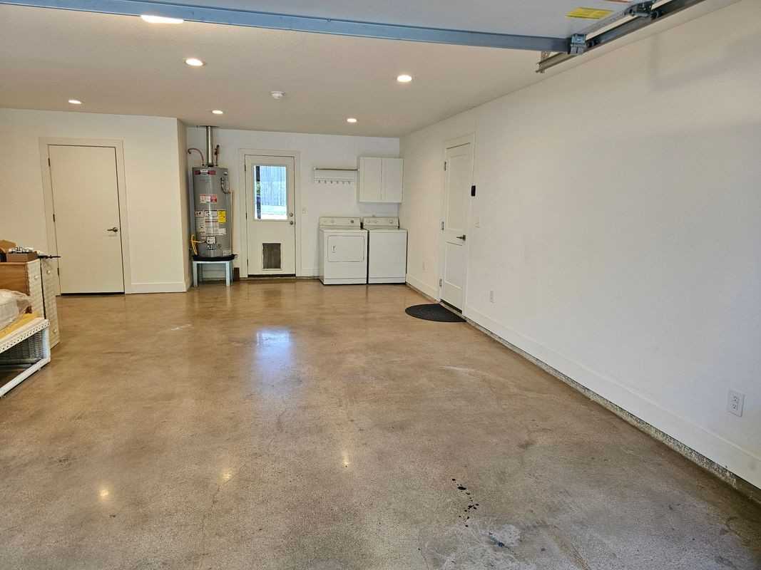 501 Atkerson Ln - Photo 6 of 33