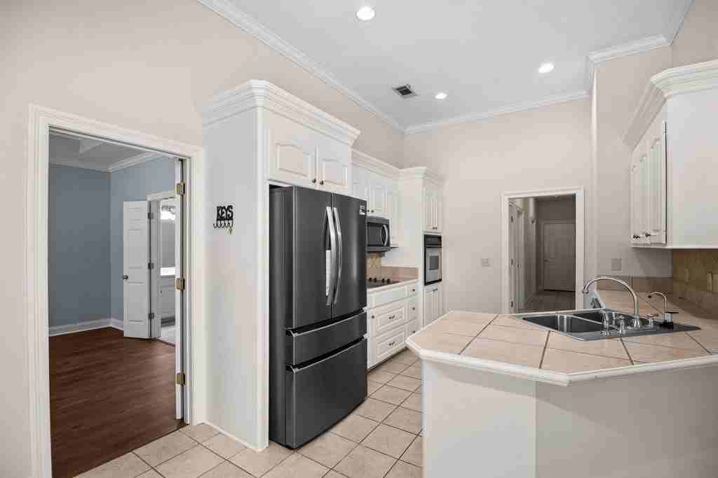 102 Avery Frst - Photo 5 of 25