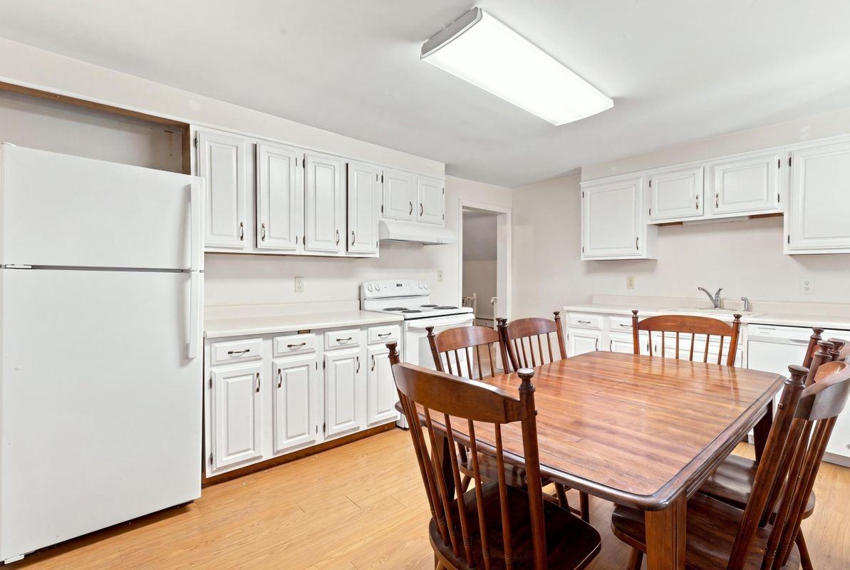 52 Linden St - Photo 3 of 14