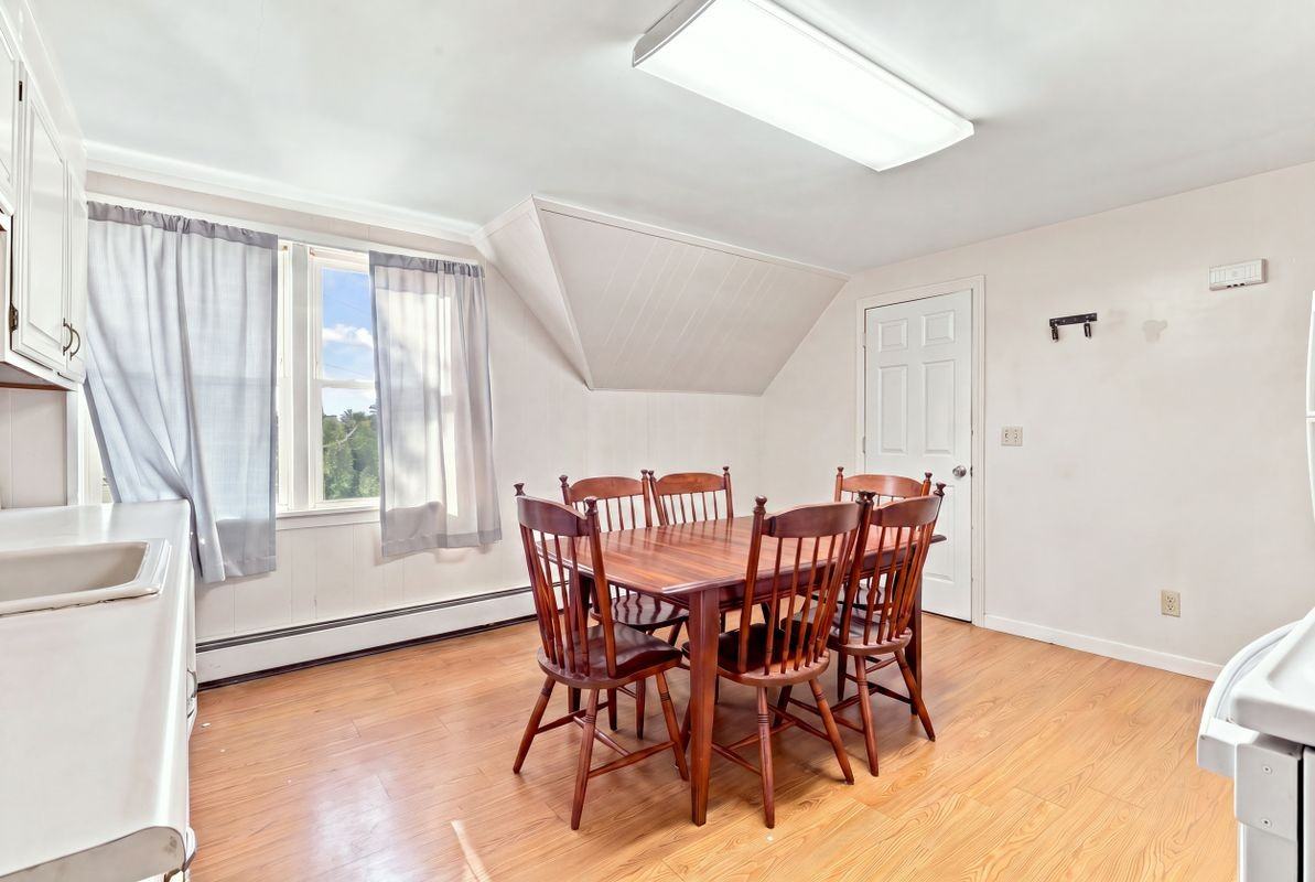 52 Linden St - Photo 4 of 14
