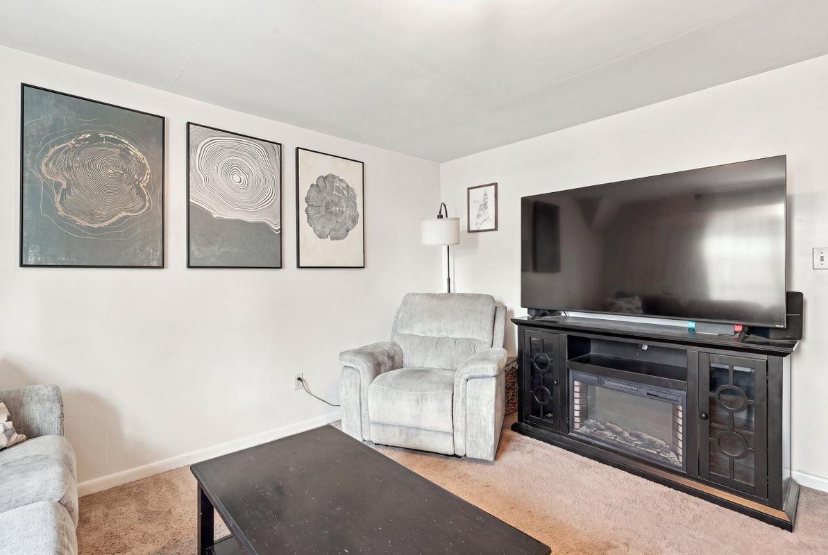 52 Linden St - Photo 7 of 14