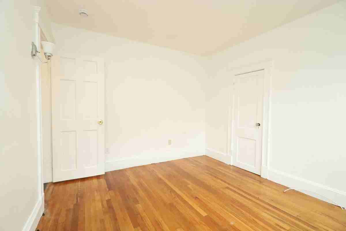 98 Woodside Ave - Photo 4 of 13