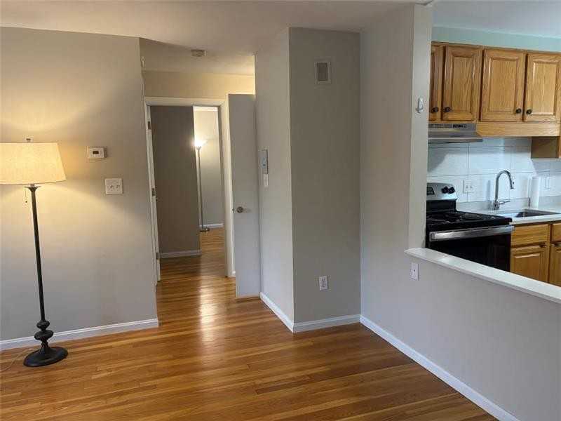 81 Lionel Ave #C - Photo 3 of 14