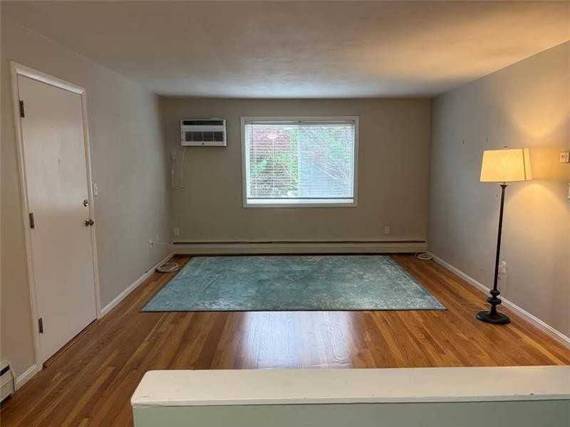 81 Lionel Ave #C - Photo 4 of 14