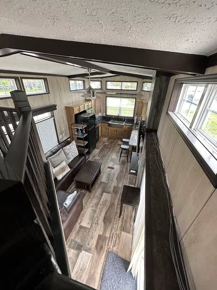 2301 S 275 E - Photo 4 of 8