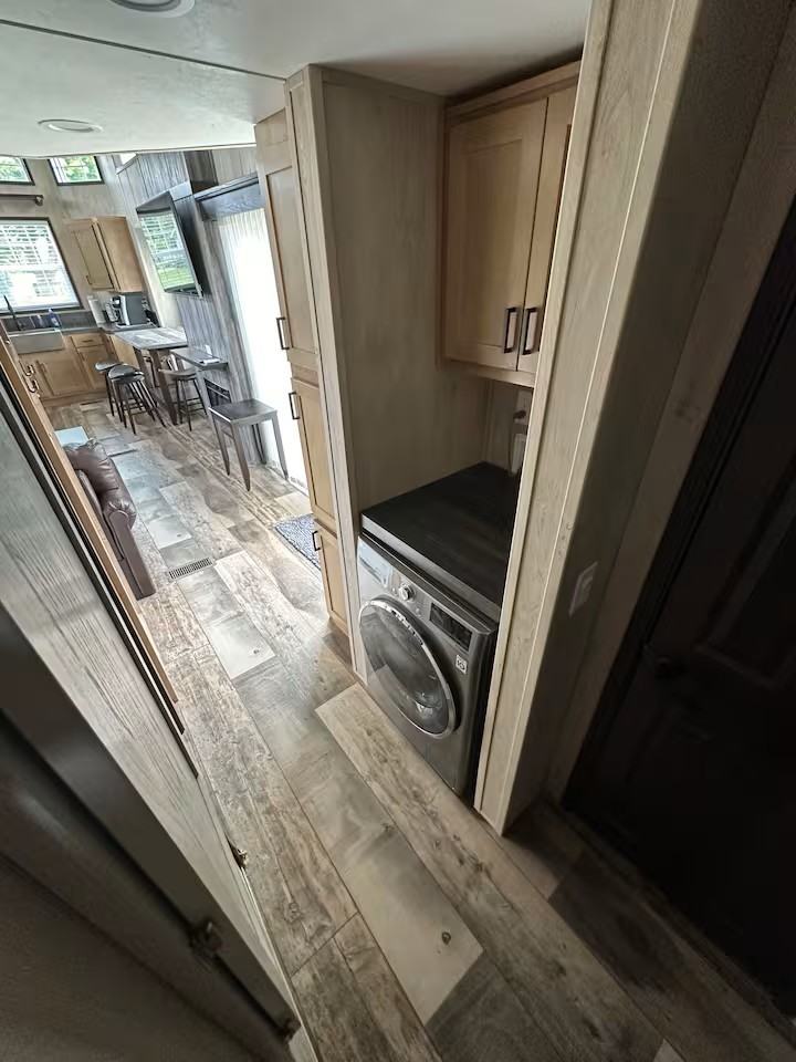 2301 S 275 E - Photo 5 of 8