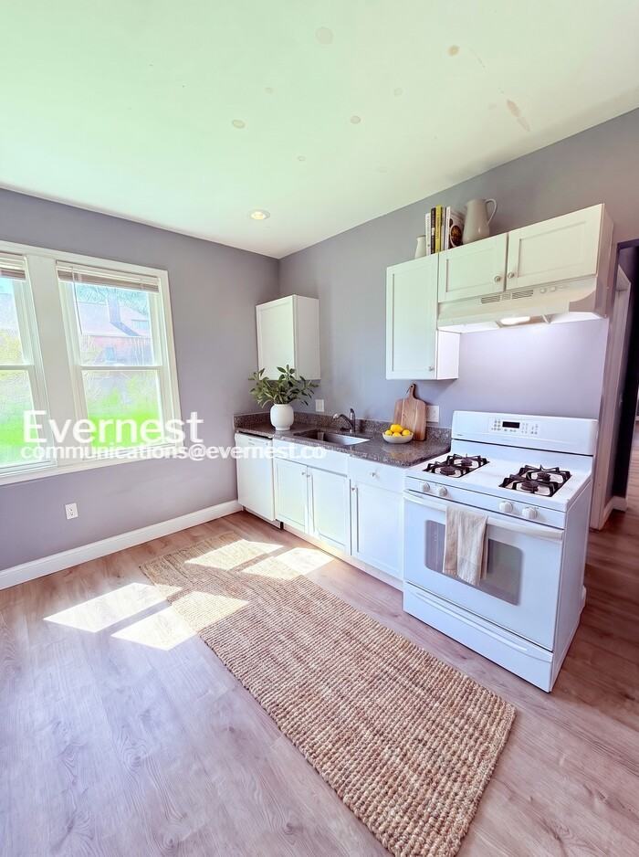 1464 Baldwin St - Photo 2 of 34