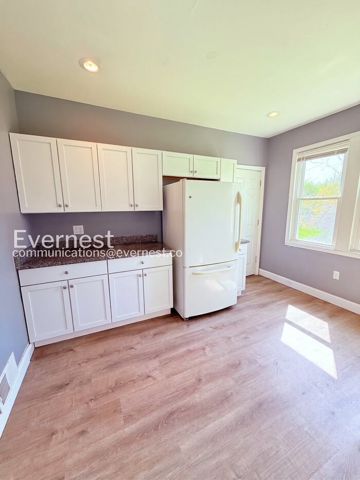 1464 Baldwin St - Photo 3 of 34