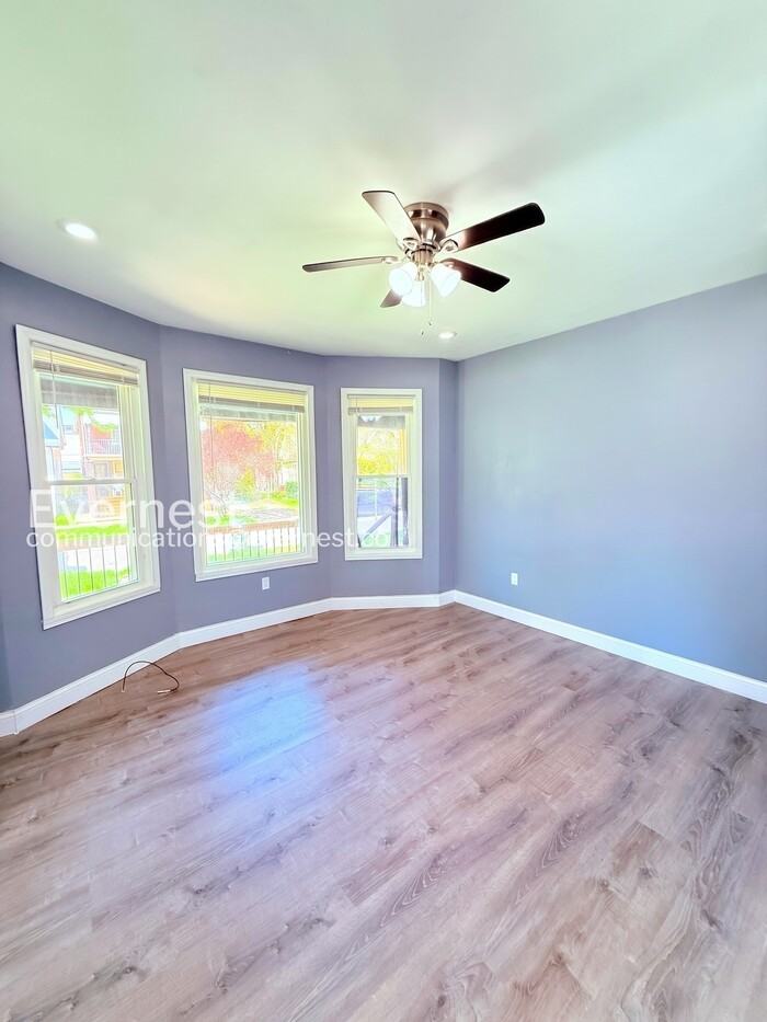 1464 Baldwin St - Photo 6 of 34