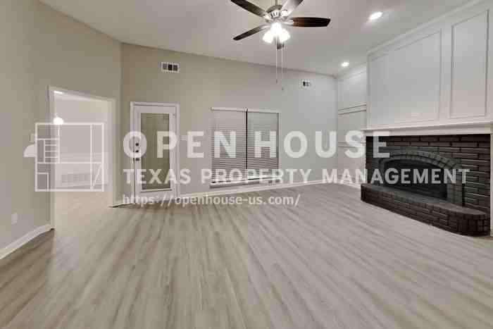 1052 Fairview Dr - Photo 4 of 21