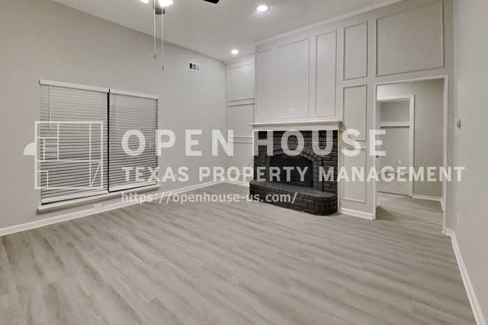 1052 Fairview Dr - Photo 5 of 21
