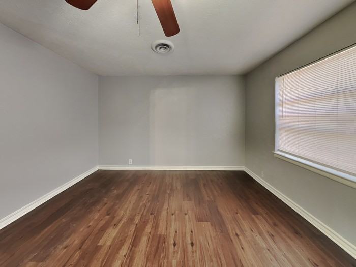 2126 Ridgeway St - Photo 4 of 21