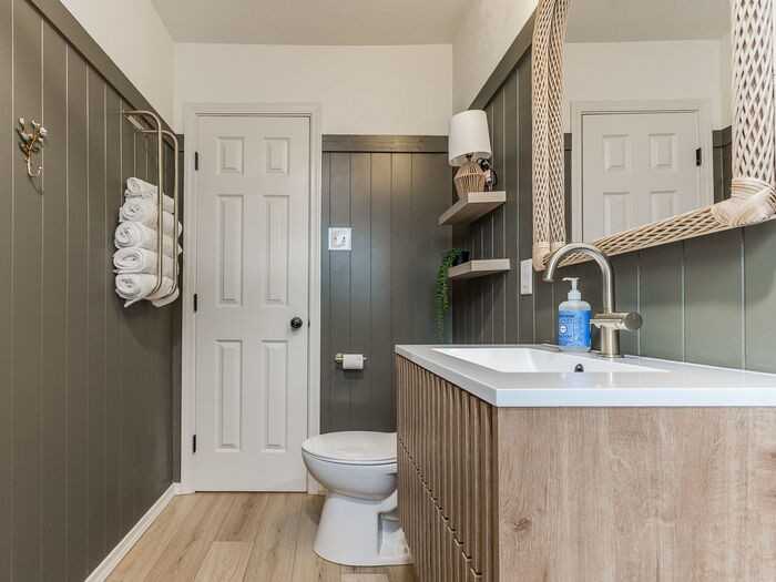411 Showalter Dr - Photo 5 of 35