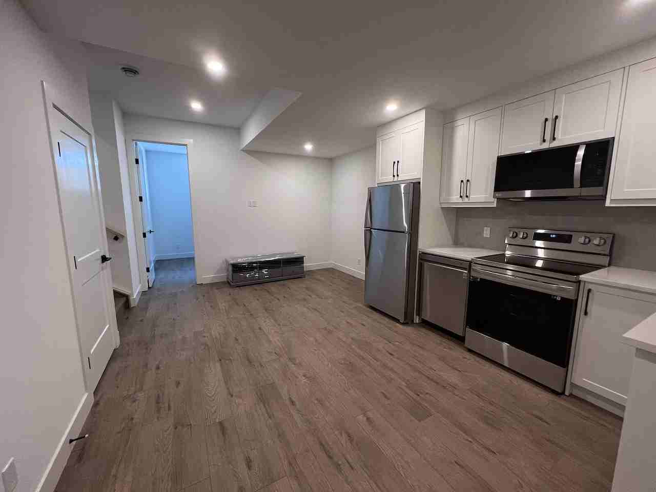 730 22 Ave Nw - Photo 2 of 16