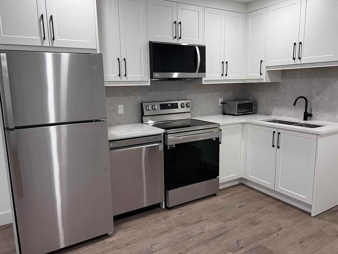 730 22 Ave Nw - Photo 3 of 16