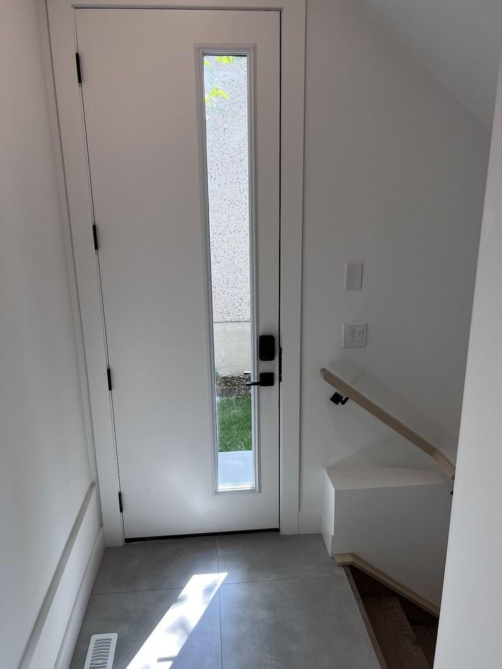 730 22 Ave Nw - Photo 4 of 16