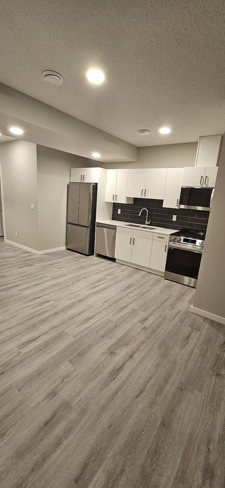 214 Hawthorn Way - Photo 3 of 8