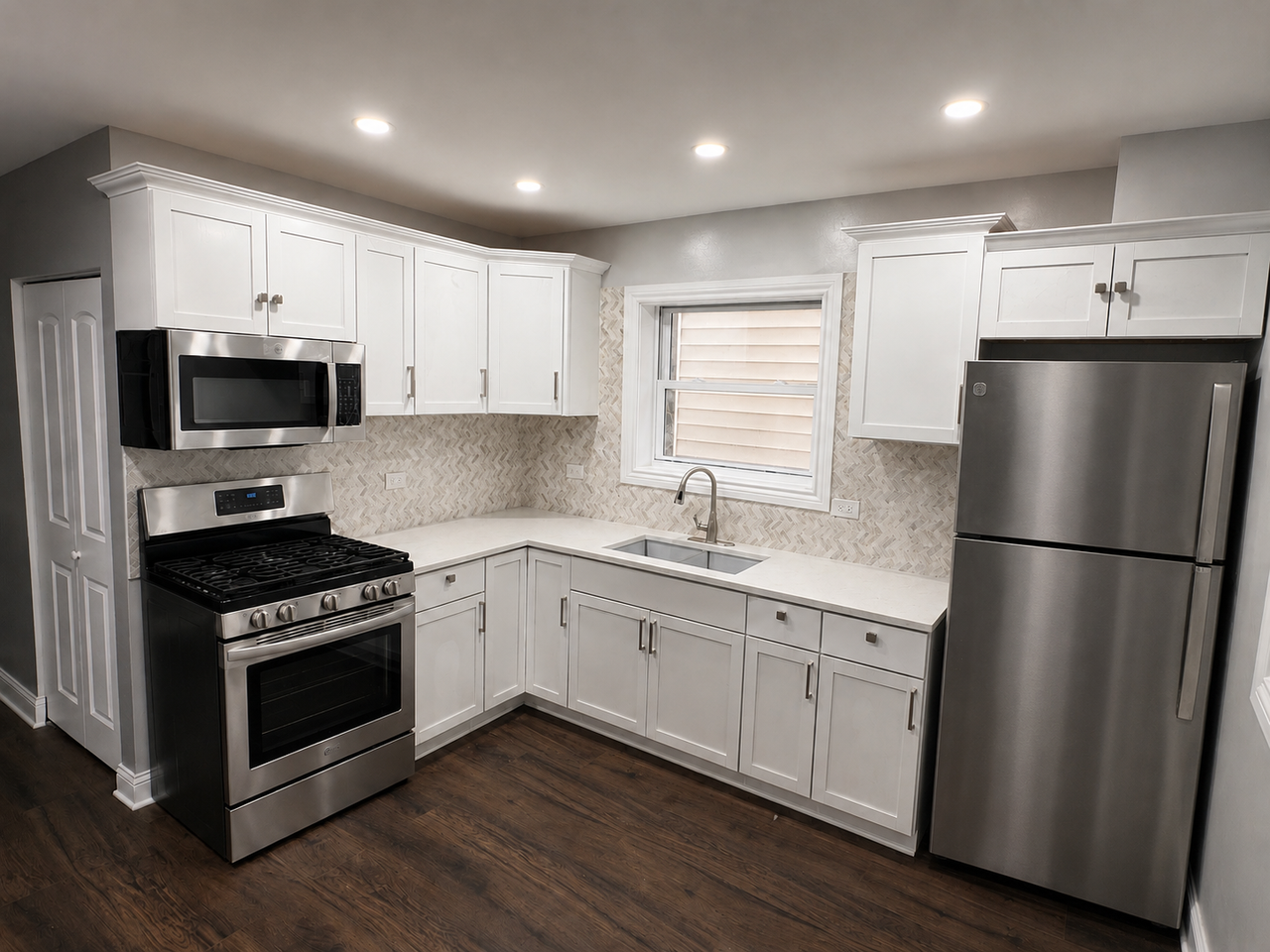 2553 W 45th St #1 - Photo 3 of 11